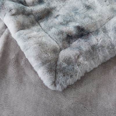 שמיכת קטיפה זוגית דגם מינק אקסלוסיב יוקרתית גודל 200/220 צבע אפור