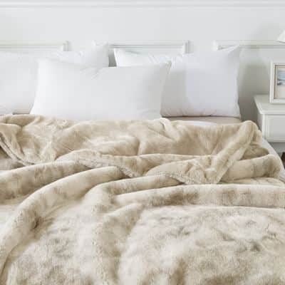 שמיכת קטיפה זוגית דגם מינק אקסלוסיב יוקרתית גודל: 200/220 צבע בז'