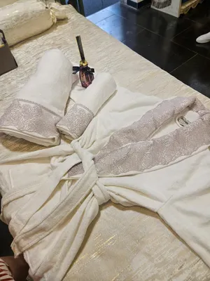 סט חלוק מגבת יוקרתי משולב תחרה + מגבת פנים + מגבת ענק M