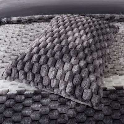 סט מצעי קטיפה זוגי רחב 180/200 דגם קורל אפור