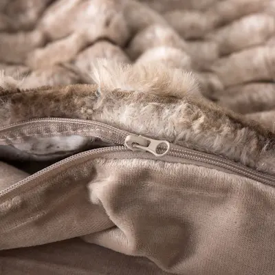 סט מצעי קטיפה זוגי רחב 180/200 דגם קורל מוקה