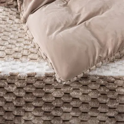 סט מצעי קטיפה זוגי 160/200 דגם קורל מוקה